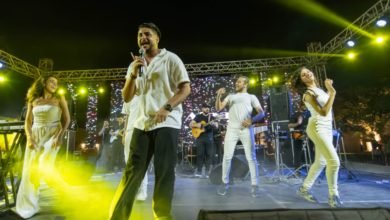 يحيي علاء يتألق بأغاني أنا السكران وقلبي الجامد بحفل الإسكندرية 