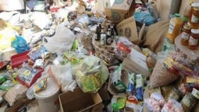 ضبط 1,5 طن مواد غذائية مجهولة المصدر داخل مخزن "بدون ترخيص بالزيتون 