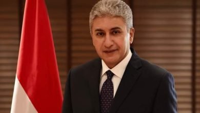 وزير السياحة والآثار يتوجه لمقر الوزارة لتسلم مهام عمله