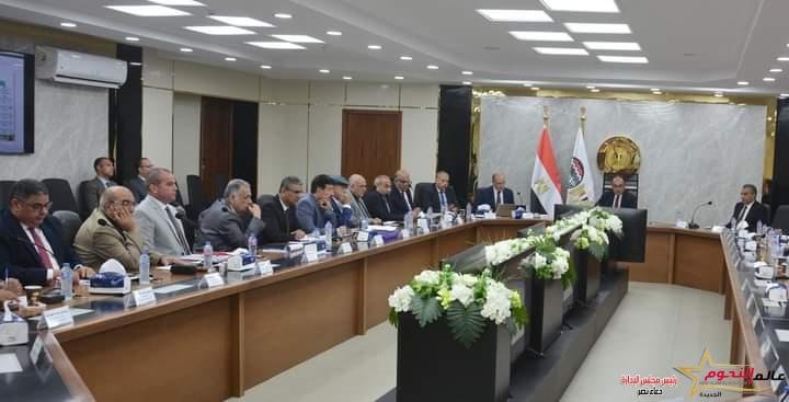 وزير قطاع الأعمال العام يعقد اجتماعا موسعا برؤساء شركات المقاولات والتطوير العقاري