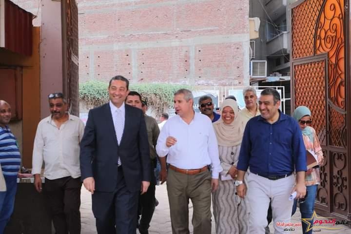 محافظ دمياط يتفقد عدد من المدارس لبحث آلية إعادة التوزيع لتقليل الكثافة الطلابية بالفصول