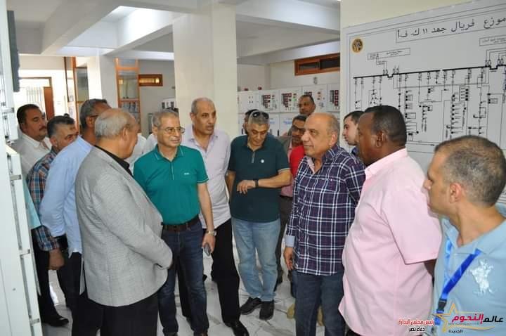 عصمت يتفقد شركة مصر العليا لتوزيع الكهرباء ويفتتح مركز خدمة العملاء بمدينة اسوان 