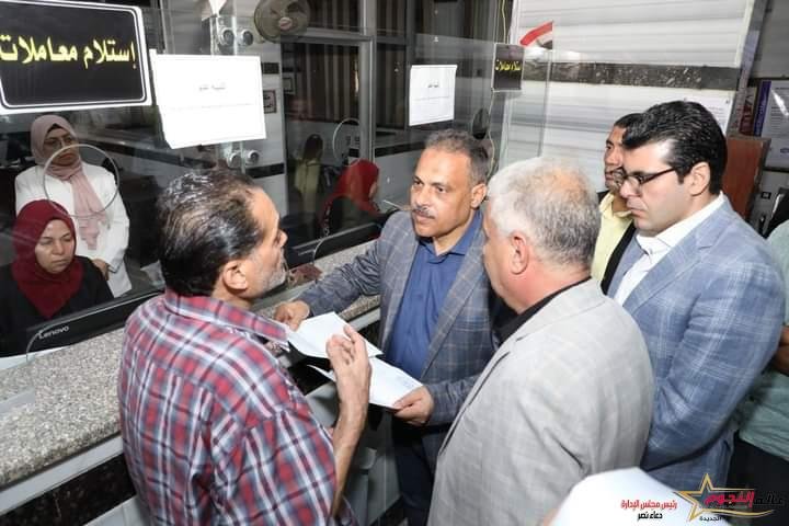 محافظ الشرقية يختتم جولته التفقدية بمركز فاقوس بمتابعة سير إجراءات العمل بالمركز التكنولوجي لخدمة المواطنين بالمدينة 2 محافظ الشرقية يختتم جولته التفقدية بمركز فاقوس بمتابعة سير إجراءات العمل بالمركز التكنولوجي لخدمة المواطنين بالمدينة
