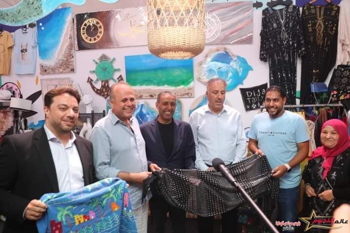 وزير الإعلام الفلسطيني يتفقد معرض تنمية الأسرة المصرية 2 وزير الإعلام الفلسطيني يتفقد معرض تنمية الأسرة المصرية