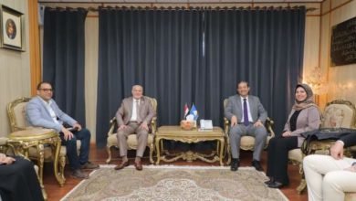 محافظ دمياط يلتقى ممثلى نقابة أطباء العلاج الطبيعى لمناقشة عدد من الملفات