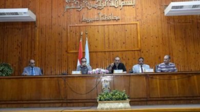 محافظ أسيوط يعقد لقاءاً مع عدة جهات لإطلاق مبادرة مجتمعية لإقامة معارض "أهلا مدارس" 