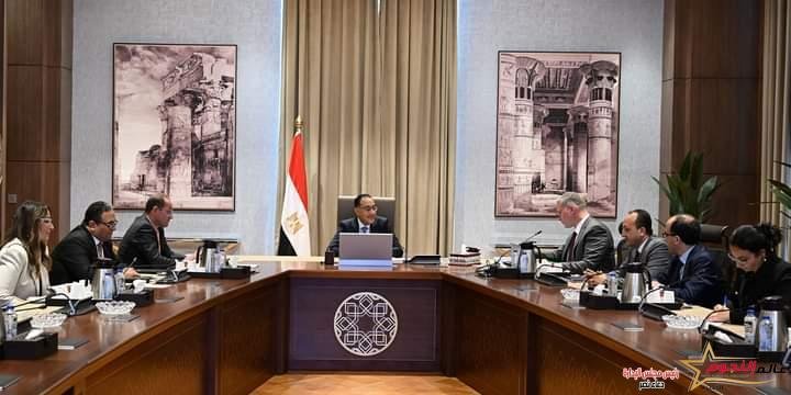رئيس الوزراء يستعرض الفرص الاستثمارية المتاحة بقطاعات البترول والغاز والتعدين 2 رئيس الوزراء يستعرض الفرص الاستثمارية المتاحة بقطاعات البترول والغاز والتعدين