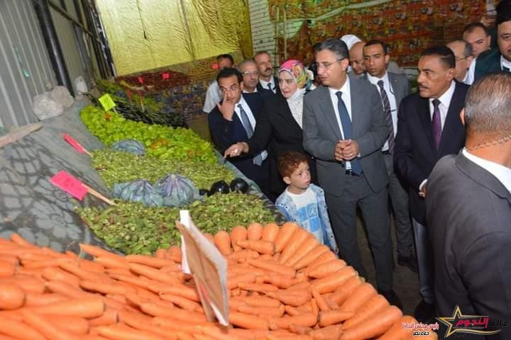 وزير التموين والتجارة الداخلية يوجه القابضة للصناعات الغذائية بتخصيص أماكن بالمجمعات الاستهلاكية لطرح الخضروات والفاكهة بأسعار مخفضة 
