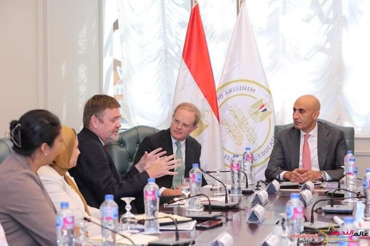 وزير التربية والتعليم يستقبل السفير البريطاني بالقاهرة لبحث مجالات التعاون المشتركة لدعم العملية التعليمية في مصر