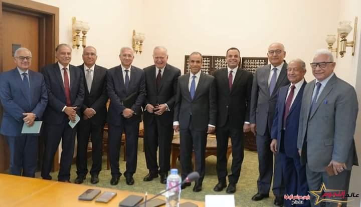 وزير الخارجية والهجرة وشئون المصريين بالخارج يلتقى مع أعضاء المجلس المصري للشئون الخارجية 1 وزير الخارجية والهجرة وشئون المصريين بالخارج يلتقى مع أعضاء المجلس المصري للشئون الخارجية