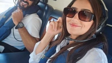 الفنانة مى عمر وزوجها المخرج محمد سامي من داخل الطائرة بإيطاليا