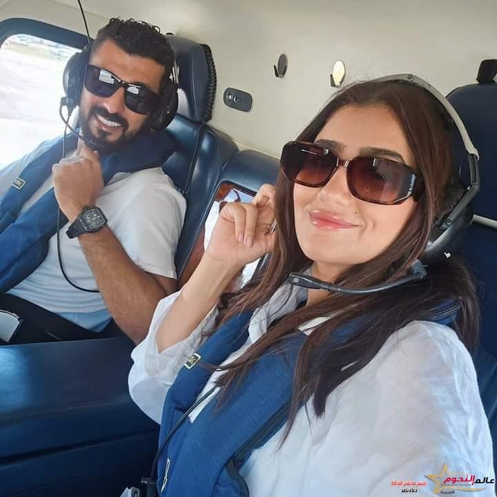 الفنانة مى عمر وزوجها المخرج محمد سامي من داخل الطائرة بإيطاليا 2 الفنانة مى عمر وزوجها المخرج محمد سامي من داخل الطائرة بإيطاليا