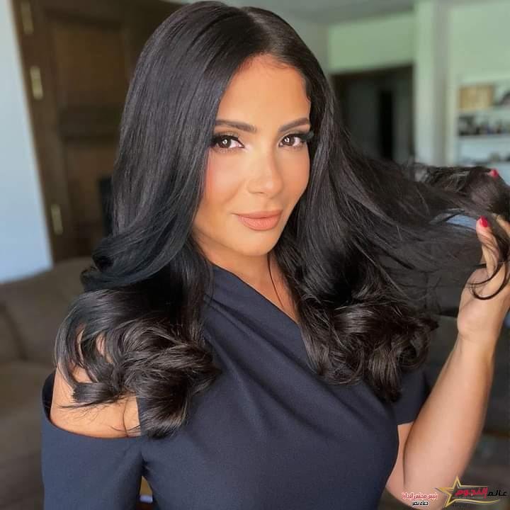 بالأسود الفنانة منى زكي باحدث إطلالة عبر  إنستجرام وفيسبوك