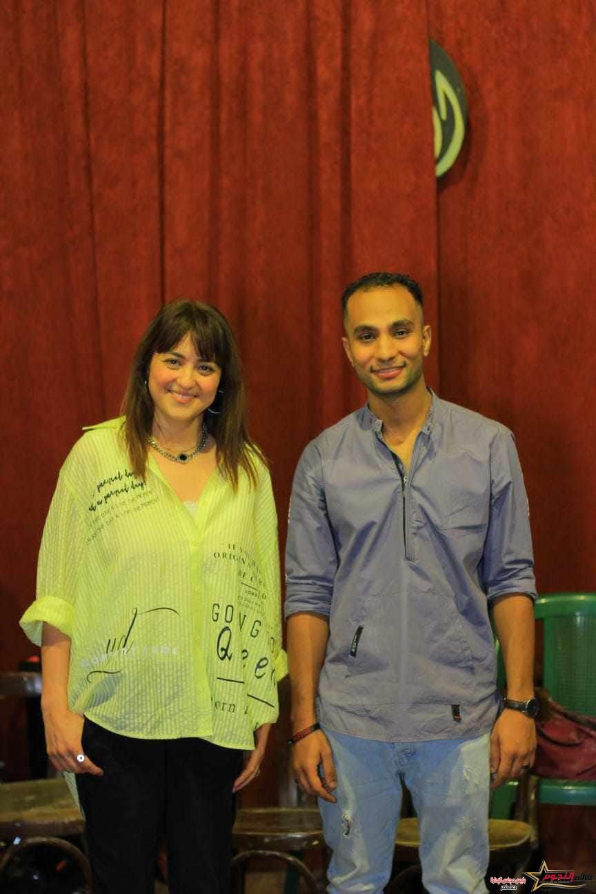 مروة عبدالمنعم تشارك هشام طارق في أوكازيون فن