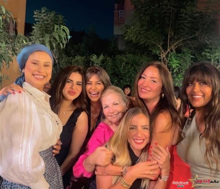 منة فضالي تحتفل بعيد ميلادها بحضور ريم البارودي ونرمين الفقي