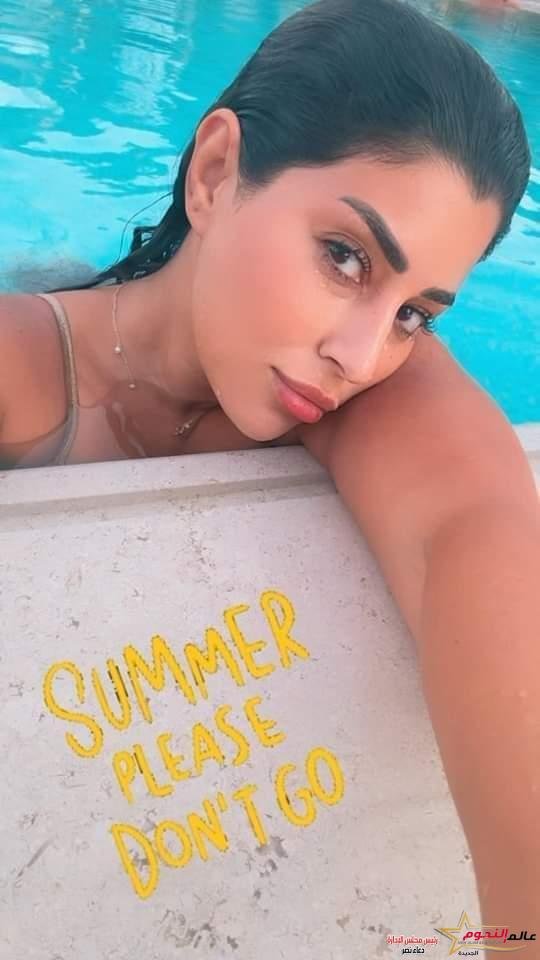 أيتن عامر تشارك جمهورها صوراً بفيسبوك وإنستجرام 