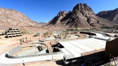 وزير الإسكان يتفقد ساحة ومبنى السلام والفندق الجبلى ومركز الزوار بمشروع تطوير موقع التجلى الأعظم فوق أرض السلام