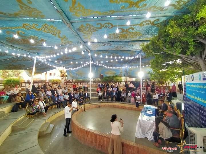 محافظ دمياط يشهد احتفالية توزيع جوائز برنامج "صاحبات المشروعات الصغيرة يمضين قدمًا"