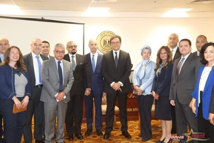 وزير الثقافة يلتقي سفراء مصر الجدد قبيل سفرهم لتولي مهام البعثات الدبلوماسية المصرية في الخارج
