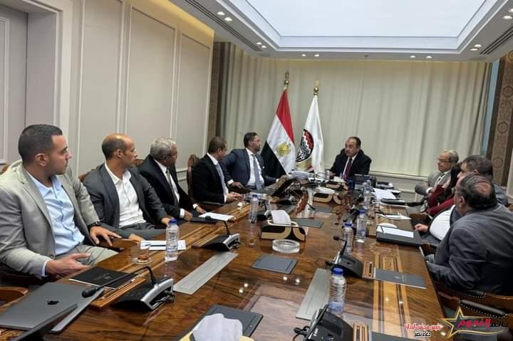 وزير قطاع الأعمال العام يتابع مع "SAP مصر" موقف تطبيق برنامج "ERP" في الشركات التابعة 2 وزير قطاع الأعمال العام يتابع مع "SAP مصر" موقف تطبيق برنامج "ERP" في الشركات التابعة