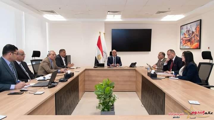 الدكتور سويلم يتابع إجراءات تطوير الشركة القابضة للرى والصرف والشركات التابعة لها