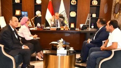 محافظ جنوب سيناء يلتقي رئيس وحدة الكشف عن المخدرات بصندوق مكافحة وعلاج الإدمان والتعاطي
