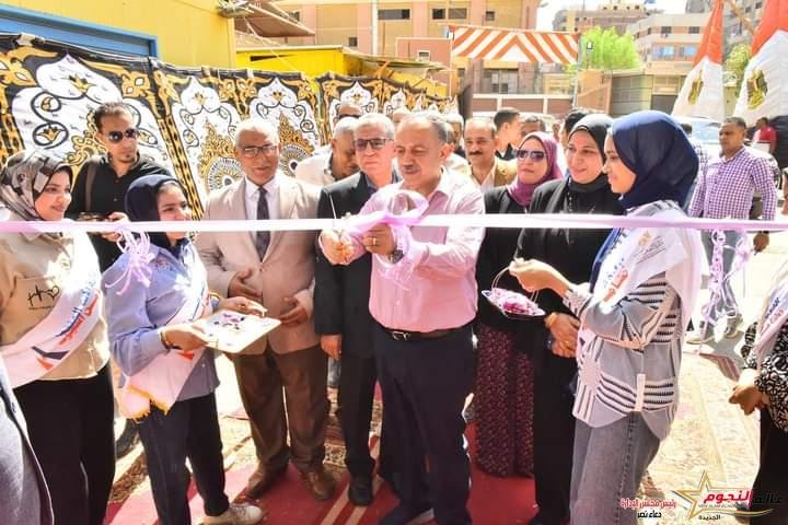 محافظ أسيوط يفتتح معرض التضامن الإجتماعي للأسر المنتجة "أهلاً مدارس" بمجمع المصالح بحي شرق 1 محافظ أسيوط يفتتح معرض التضامن الإجتماعي للأسر المنتجة "أهلاً مدارس" بمجمع المصالح بحي شرق
