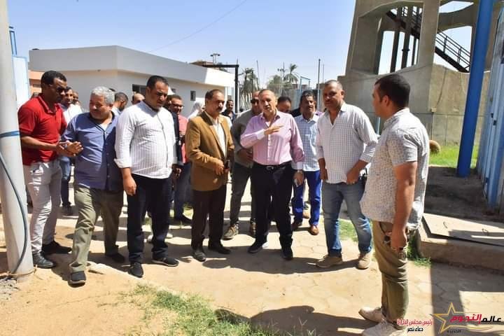 محافظ أسيوط يتفقد محطة مياه نجوع المعادي ومحطة مياه النواورة الارتوازي بمركز البداري