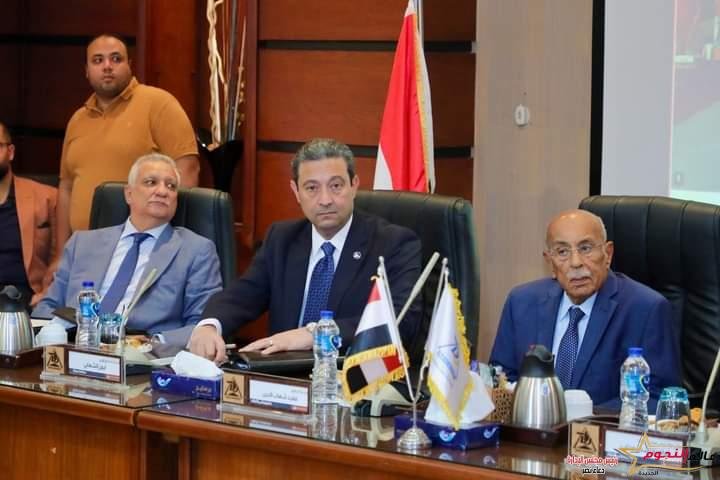 محافظ دمياط يشارك بجلسة مجلس أمناء جامعة الدلتا للعلوم والتكنولوجيا ويشهد حفل خريجى الجامعة
