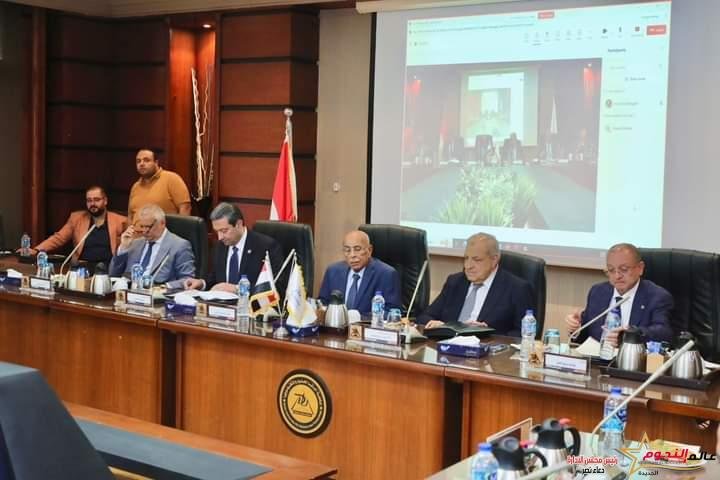 محافظ دمياط يشارك بجلسة مجلس أمناء جامعة الدلتا للعلوم والتكنولوجيا ويشهد حفل خريجى الجامعة