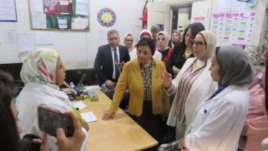 نائب وزير الصحة والسكان تتفقد وحدة أسرة سيدي بشر وتشيد بجهود الفريق الطبي في تقديم المشورة