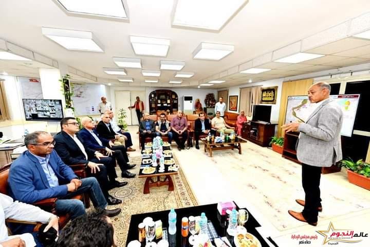 وزير الإسكان ومحافظ الأقصر يتابعان سير العمل بمختلف القطاعات بمدينة طيبة الجديدة