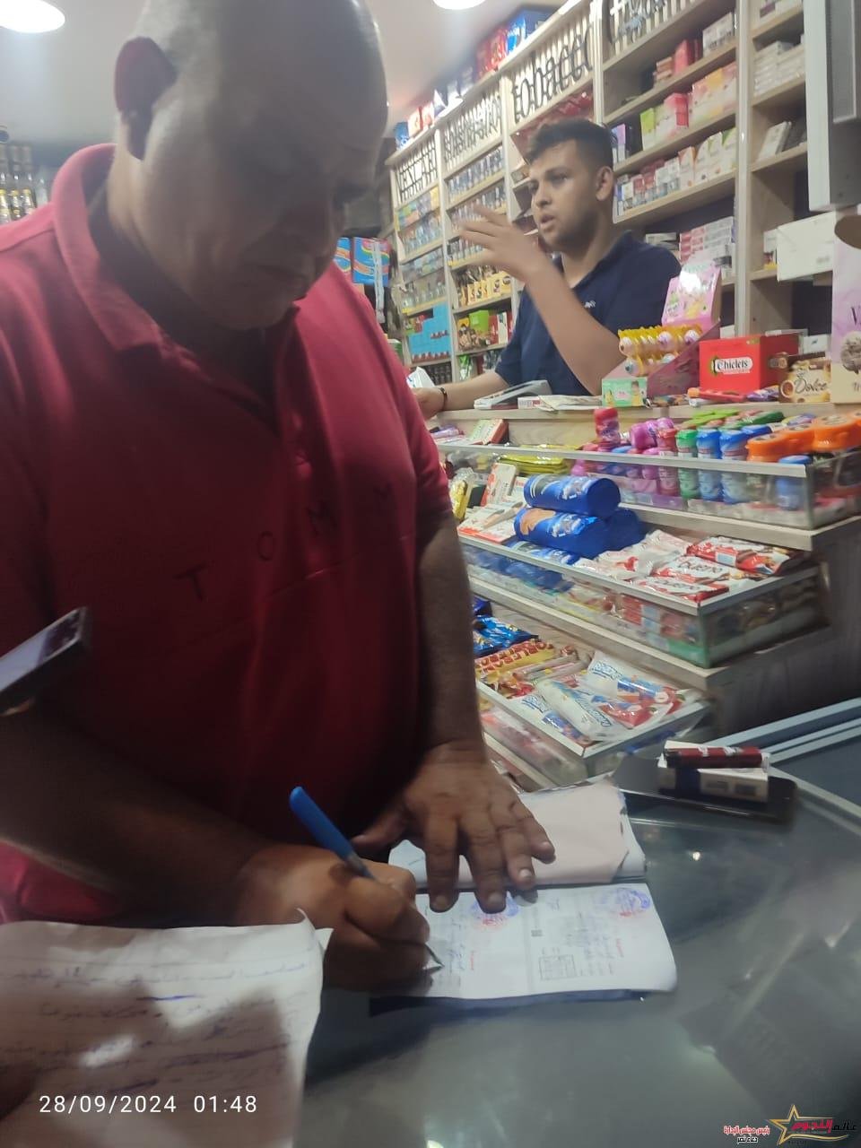 غلق وتغريم ١٤ محل بحي وسط وتحصيل غرامات فورية قدرها ٣٠٠٠٠ جنيه لعدم الالتزام بالمواعيد المقررة