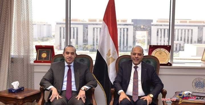 وزير الشئون النيابية والقانونية والتواصل السياسي يلتقي وزير العمل