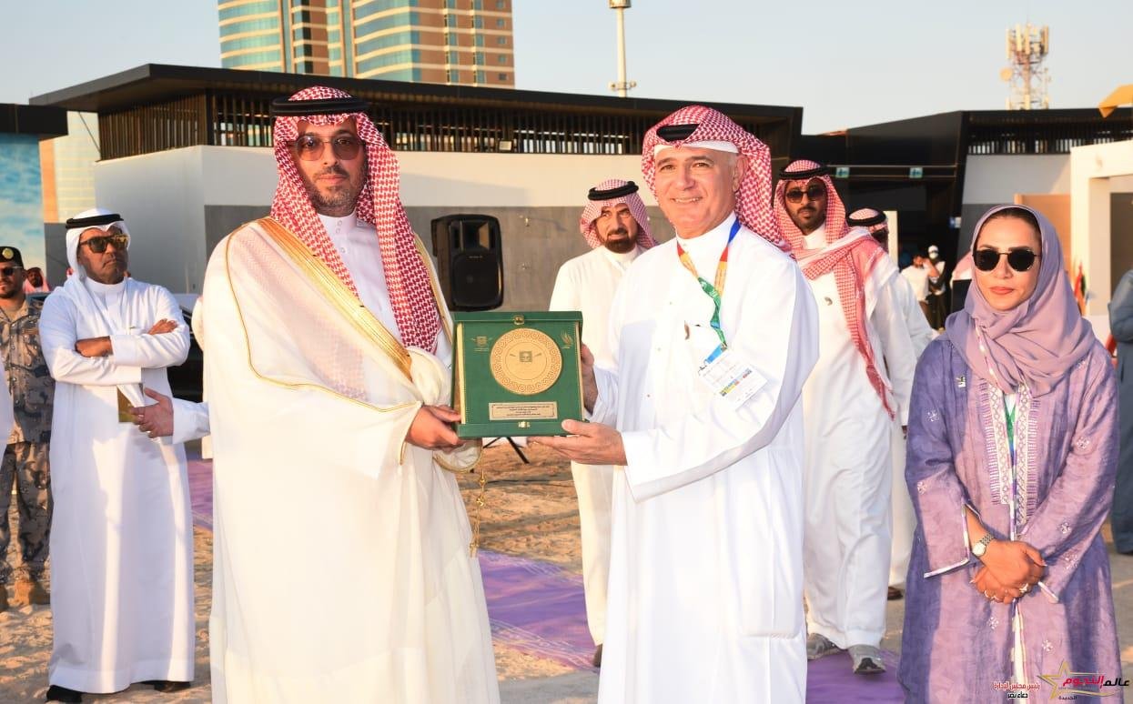 محافظ جدة الأمير سعود بن جلوي يتوّج الفائزين في مسابقة التجديف الساحلي