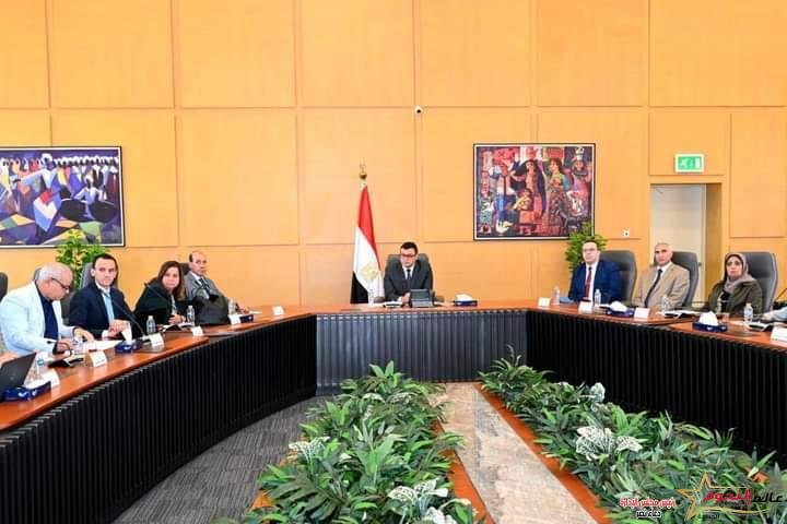 وزير الإسكان يتابع موقف تنفيذ وحدات المبادرة الرئاسية "سكن لكل المصريين" بعدد من المحافظات والمدن الجديدة