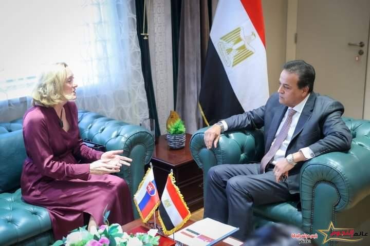 نائب رئيس مجلس الوزراء وزير الصحة يستقبل سفيرة دولة سلوفاكيا لبحث سبل التعاون