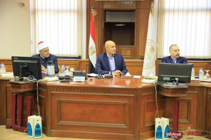 عبد اللطبف يترأس اجتماع مجلس إدارة صندوق الرعاية الاجتماعية للمعلمين بالمهن التعليمية