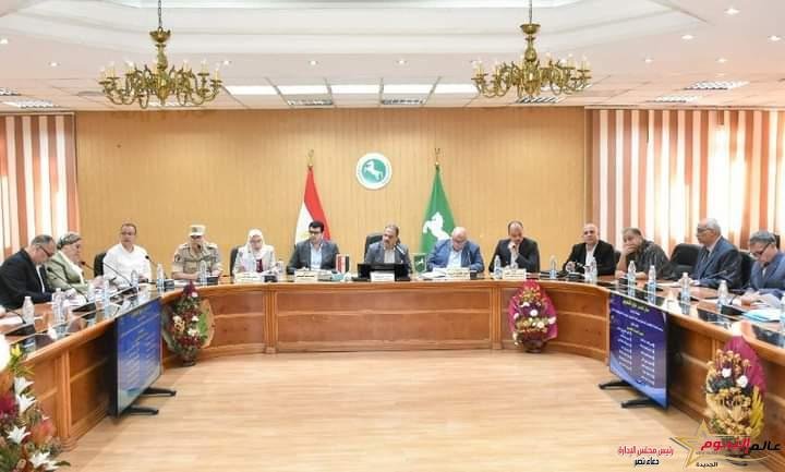 محافظ الشرقية يلتقى بـ 13 مواطن للإستماع لمشكلاتهم على الطبيعة وتوفير الحلول اللازمة لها