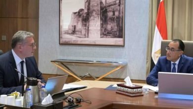 رئيس الوزراء يتابع مع وزيرالبترول عدداً من ملفات العمل