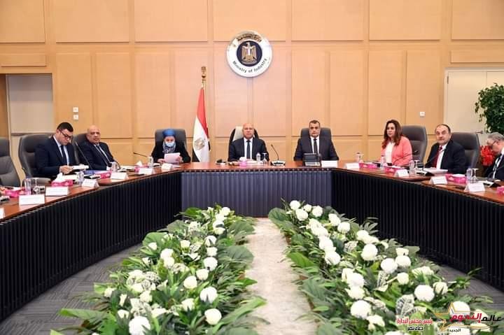 الوزير يترأس الاجتماع الثامن للمجموعة الوزارية للتنمية الصناعية 1 الوزير يترأس الاجتماع الثامن للمجموعة الوزارية للتنمية الصناعية