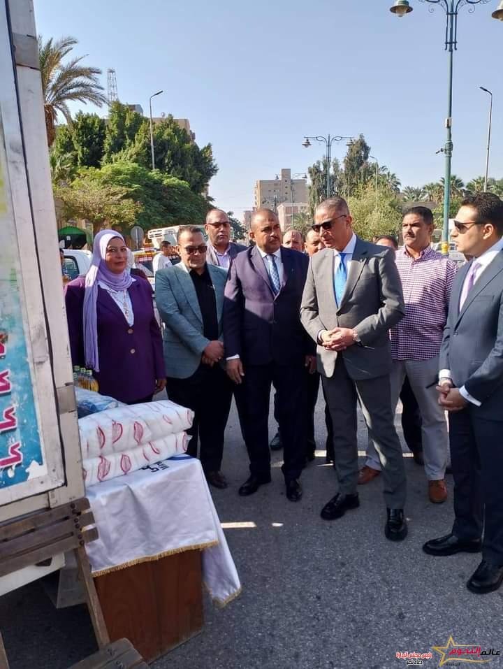 "الزراعة" قطار منافذ الوزارة يصل إلى محافظة الفيوم ب 13 منفذا متحركا لبيع المنتجات الغذائية للمواطنين بأسعار مخفضة 2 "الزراعة" قطار منافذ الوزارة يصل إلى محافظة الفيوم ب 13 منفذا متحركا لبيع المنتجات الغذائية للمواطنين بأسعار مخفضة