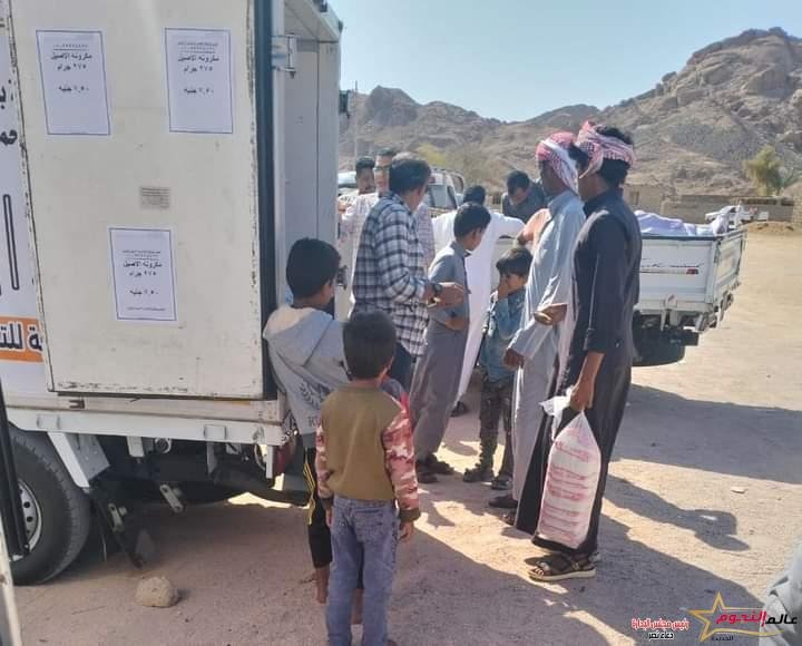 محافظ جنوب سيناء يوجه بقوافل غذائية تجوب وديان جنوب سيناء لتوفير السلع بأسعار مخفضة في مدن الطور وشرم الشيخ