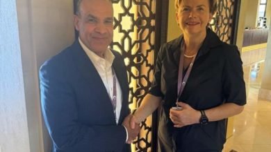 وزير الخارجية والهجرة يلتقي بنظيرته اللاتفية