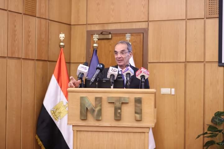 طلعت يشهد حفل تخريج الدفعة الأولى من أكاديمية الأمن السيبرانى لتدريب النشء