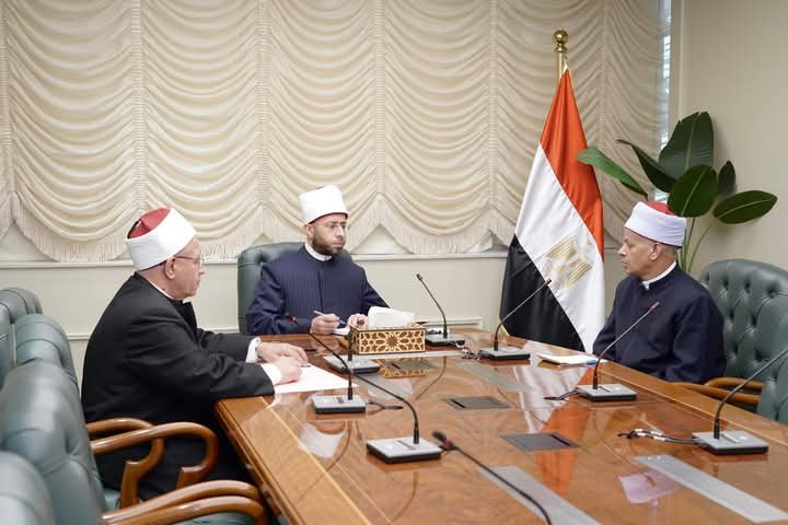 وزير الأوقاف يجتمع بمديري مديريات الأوقاف الإقليمية بصورة دورية لعرض ملفات العمل والمتابعة الحثيثة لتذليل المعوقات 2 وزير الأوقاف يجتمع بمديري مديريات الأوقاف الإقليمية بصورة دورية لعرض ملفات العمل والمتابعة الحثيثة لتذليل المعوقات