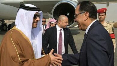 رئيس الوزراء يستقبل نظيره القطري بمطار القاهرة الدولي