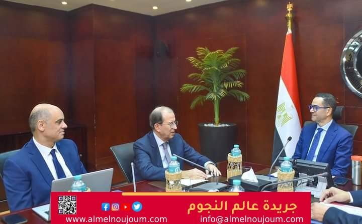 الخطيب يستعرض مع رئيس شركة Coficab التونسية العالمية لتصنيع الضفائر والكابلات الكهربائية للسيارات آخر تطورات إنشاء مصنعها في مصر 1 الخطيب يستعرض مع رئيس شركة Coficab التونسية العالمية لتصنيع الضفائر والكابلات الكهربائية للسيارات آخر تطورات إنشاء مصنعها في مصر