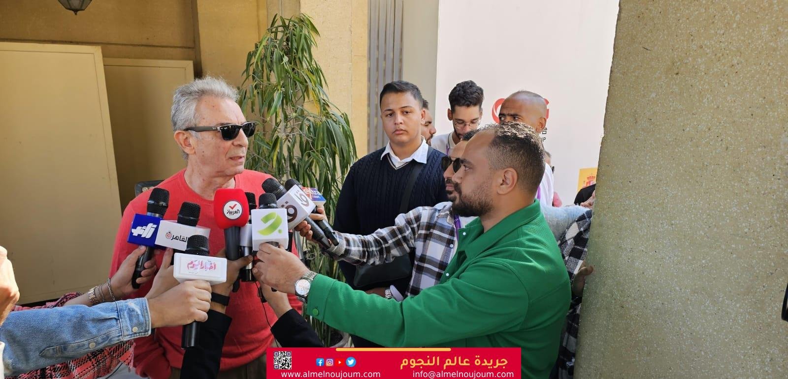 محمود حميدة: حسين فهمي دائما يخفي أحزانه من أجل عيون الآخرين