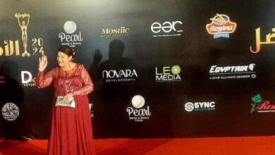 ميمي جمال تخطف الأنظار بإطلالة جذابة على ريد كاربت الأفضل
